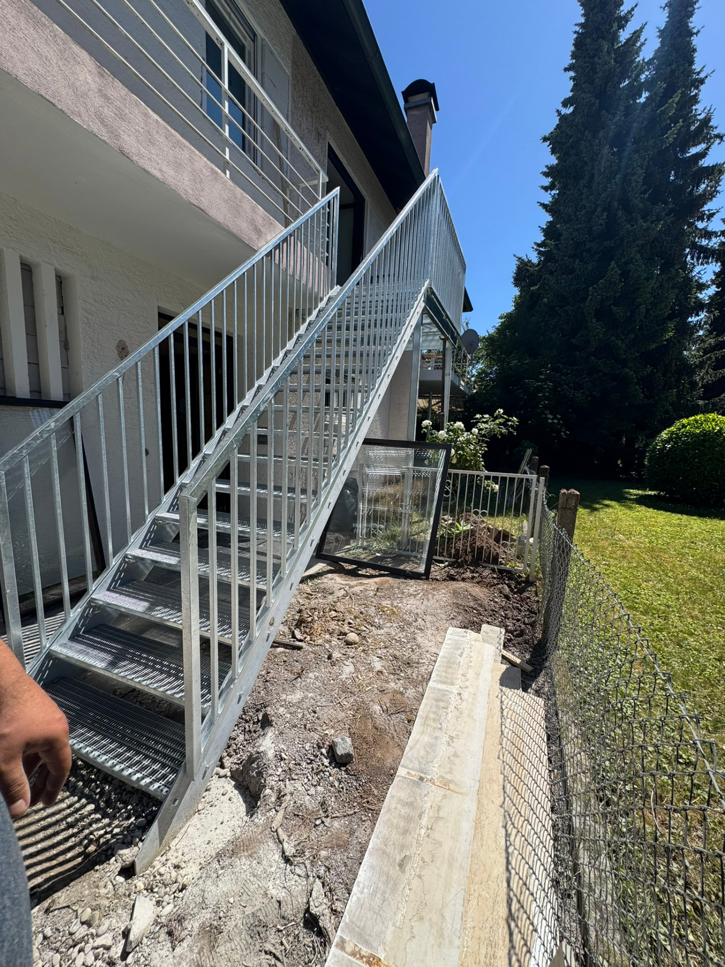 Verzinkte Stahltreppe mit Geländer – geschweißte Konstruktion von Mehmet Yilmaz GmbH